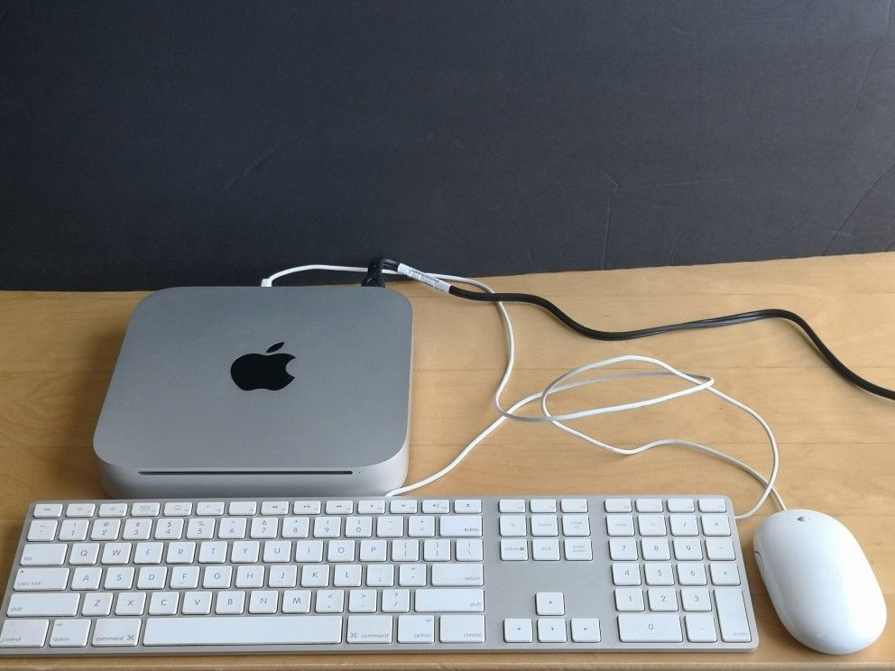 Apple Mini Intel Core 2 Computer with Keyboard & Mouse