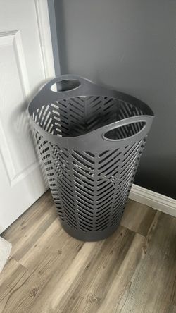 Grey hamper