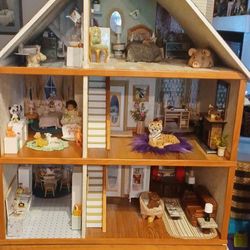 Full Dollhouse