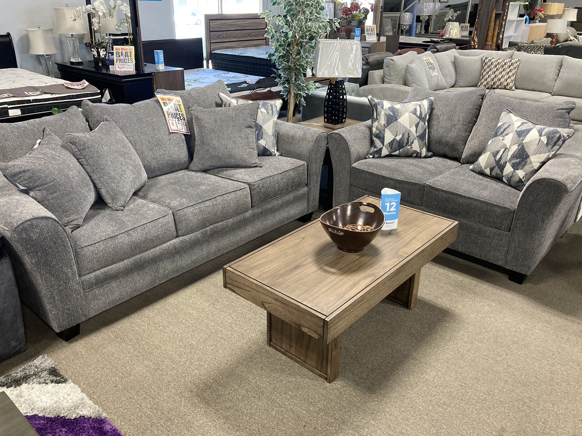 Lovely Sofa & Loveseat ✨💙 Easy Financing Available ✨🖤 Free Delivery 🚚