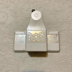 Martha Stewart Crafts Daisy Blossom 2-in-1 Deep Edge Boarder Scrapbook Punch