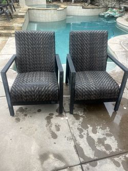 Set of 2 outdoor chairs