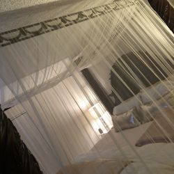 California King North Shore (Canopy) Bed, Mattresses 