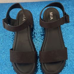 Black “Mia”sandals