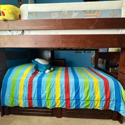KIDS TWIN BUNK BEDS & DESK