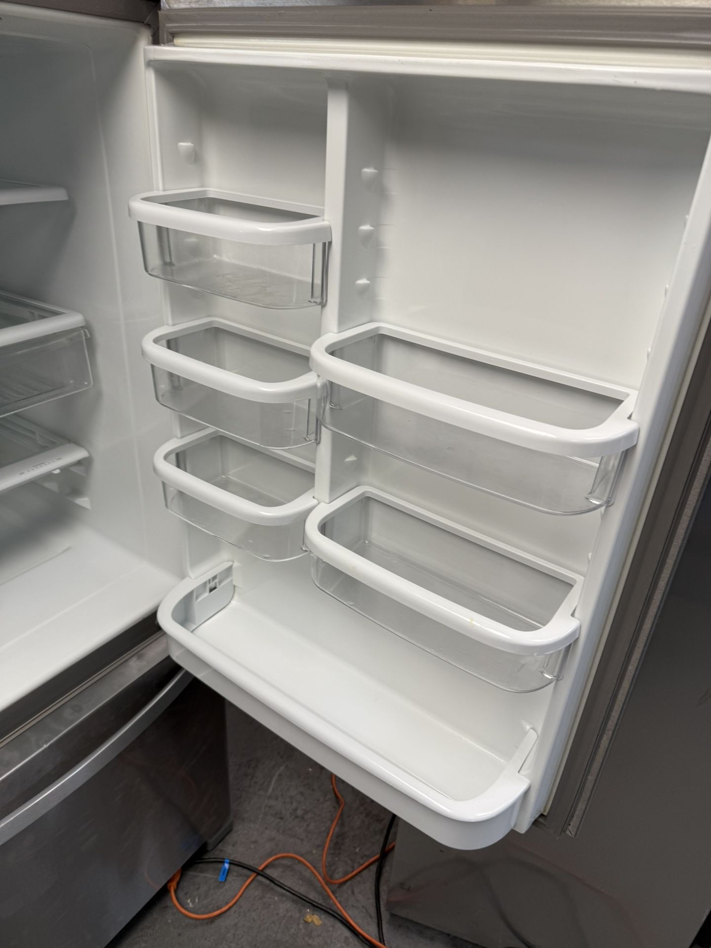 Refrigerator 