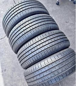 Set 205/55-17 kumho con el 80% de vida