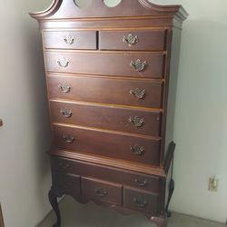 Hiboy plantation armoir chest