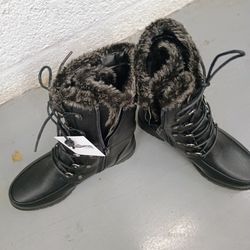 These boots are brand new never been worn great winter boots