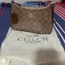 Coach Womens Teri Shoulder Bag