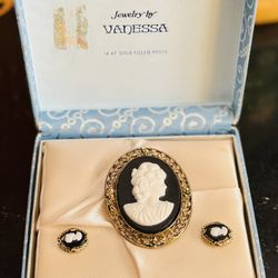 Vintage Cameo brooch pin with Two earrings