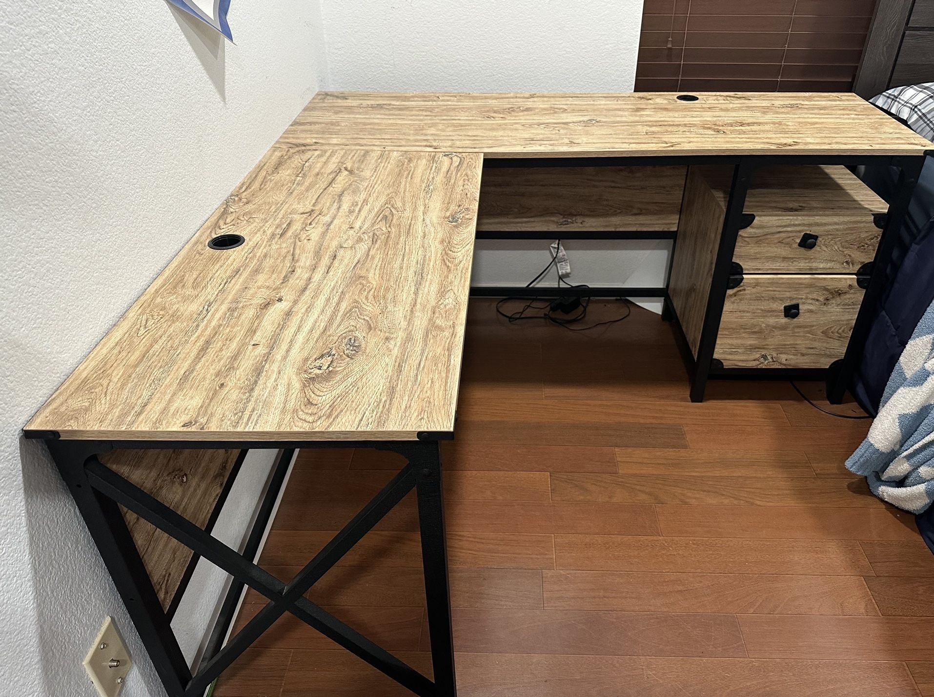 L-shape Desk