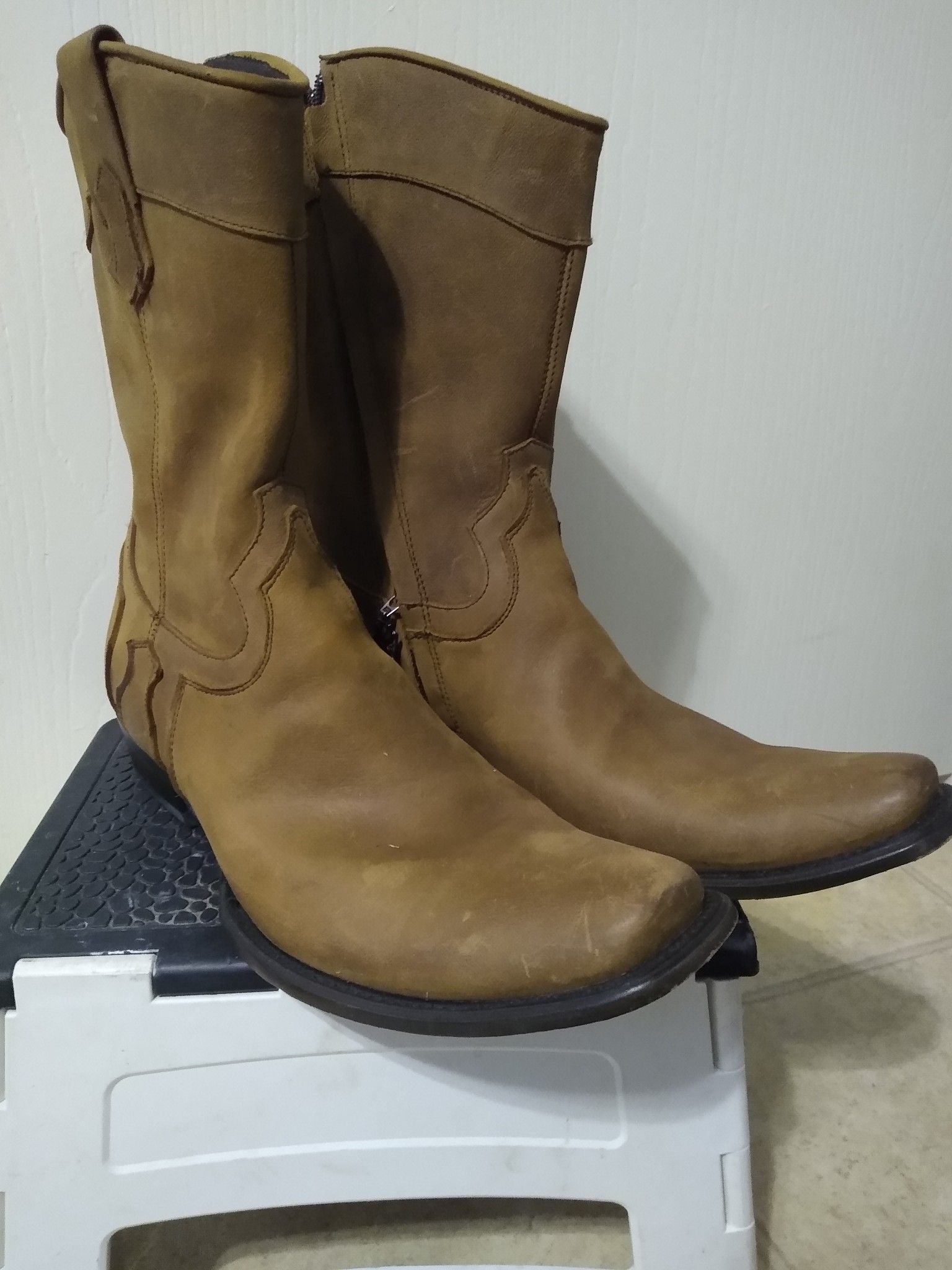 Men's Cuadra Boots Size 12