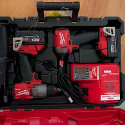 Milwaukee M18 FUEL 18V Lithium-lon Brushless Cordless Hammer Drill and Impact Driver Combo Kit (2-Tol) with 2 Batteries 3697-22