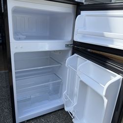 Magic Chef 3.1cu ft Refrigerator/Freezer