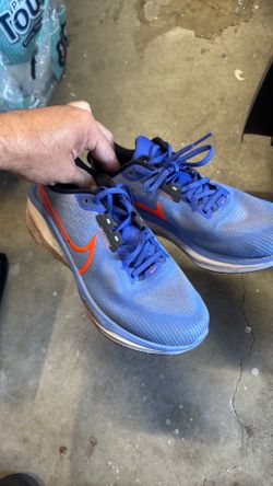 Women’s Nike Vomero 17, size 7.