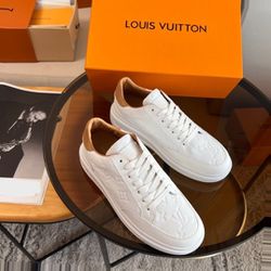 Louis Vuitton Time Out 16