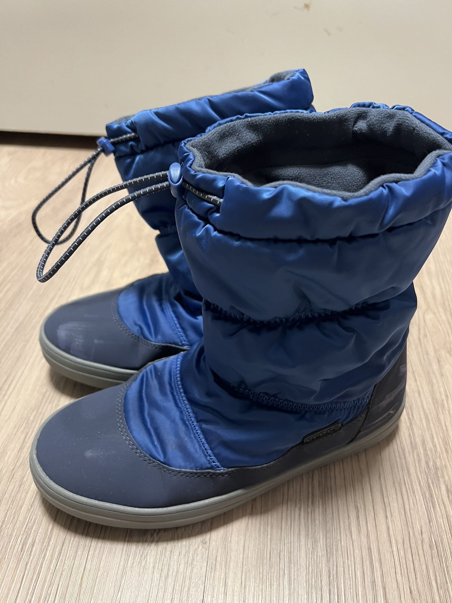 Woman's snow winter boots Crocs W8