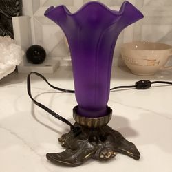 Elegant purple glass tulip lamp with ornate base 7” (toggle switch)