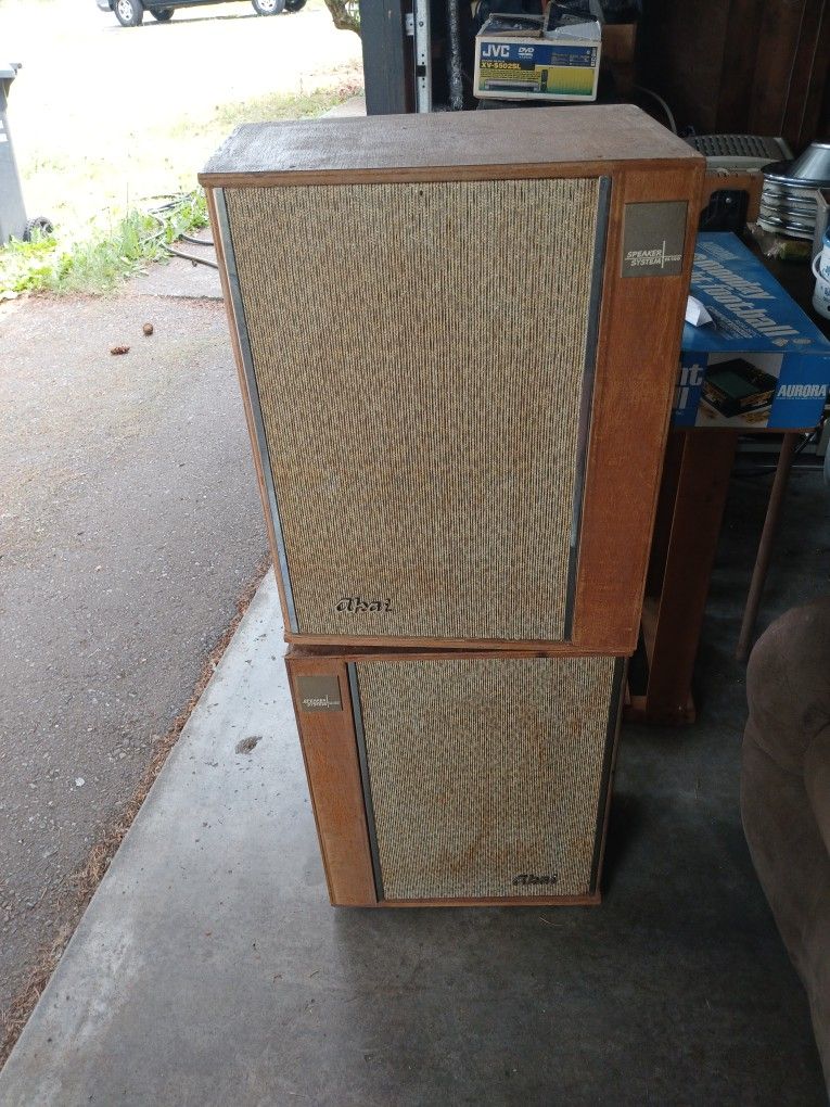 FREE SPEAKERS