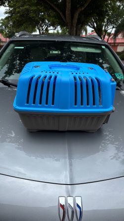Small pet carrier