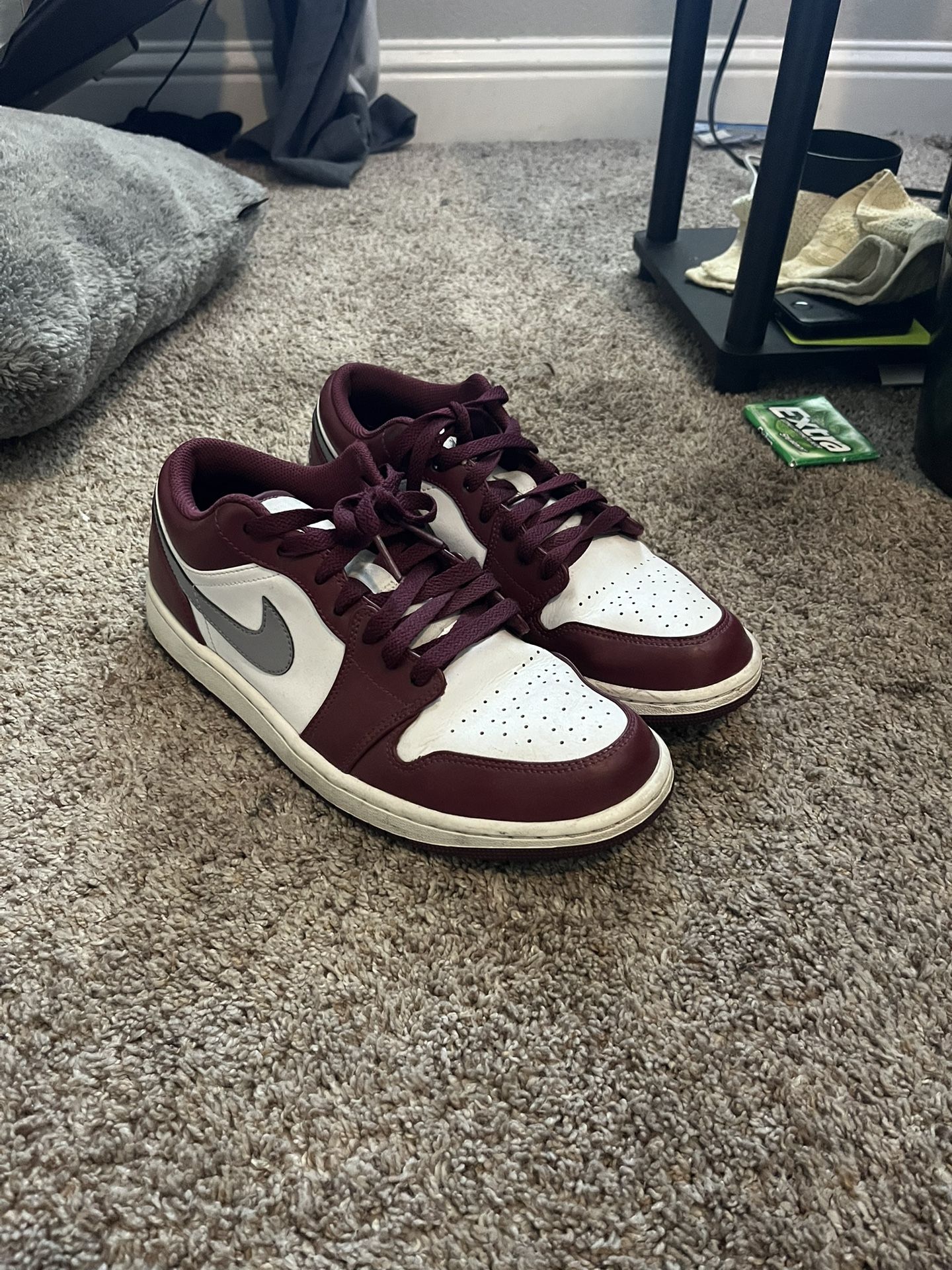 Jordan 1 Low White Bordeaux size 10.5