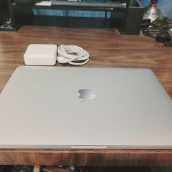 MacBook Pro Laptop, Touchbar, 19