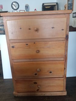 Pine chest of drawers