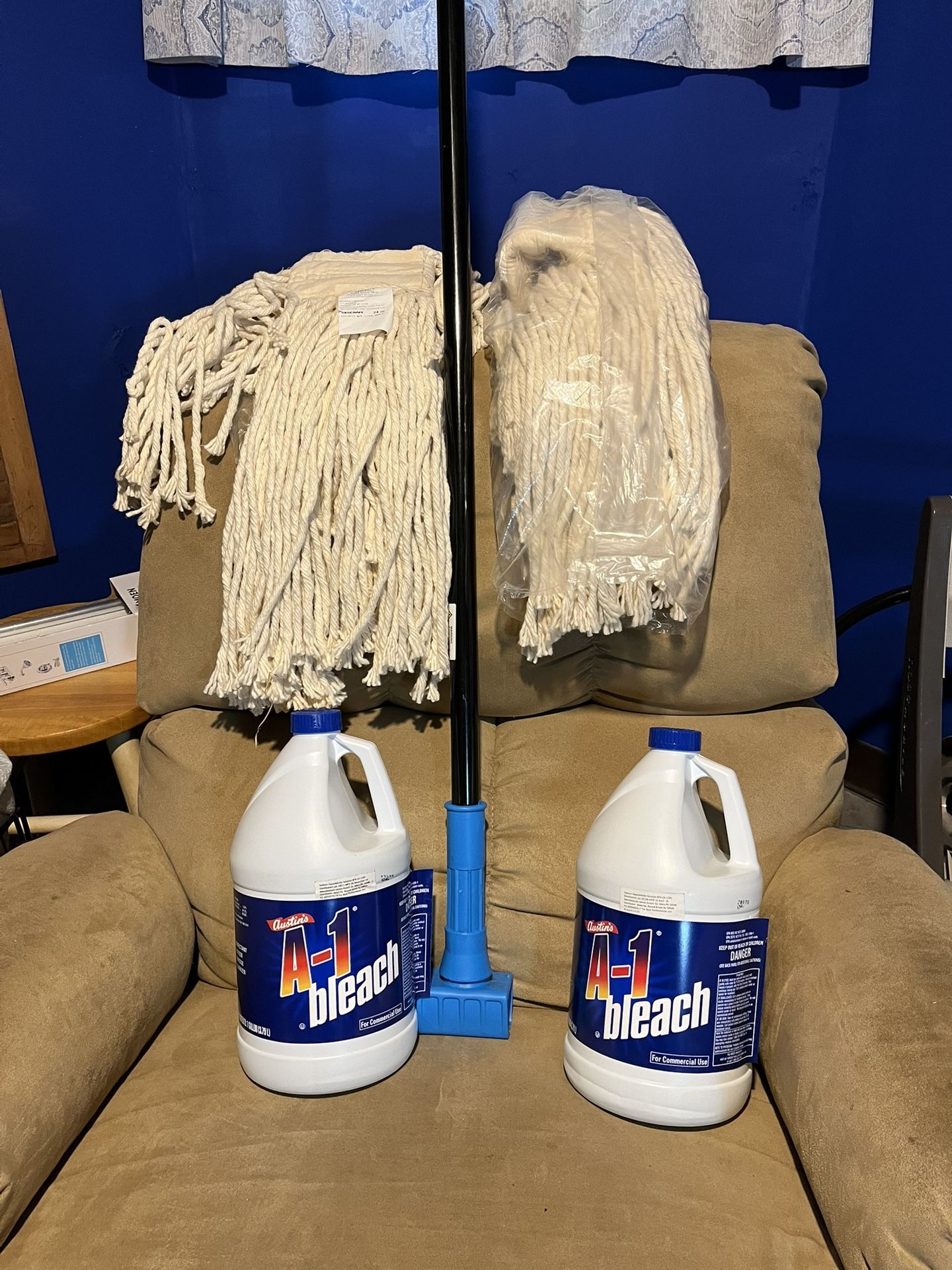 Commercial Use Mop, Mop Heads, Bleach -- Brand New