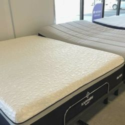 Queen Mattress Set Brand Clearing out ASAP!