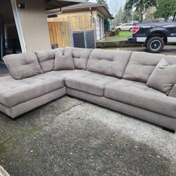 STANTON/PACIFIC IND. GREY SECTIONAL COUCH-Excellent Condition!