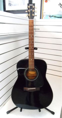 YAMAHA DREADNOUGHT ACOUSTIC GUITAR