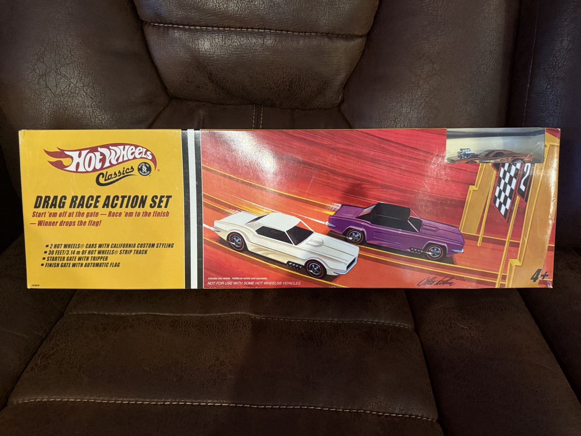 Brand New Sealed 2005 Hot Wheels Classic Drag Race Action Set