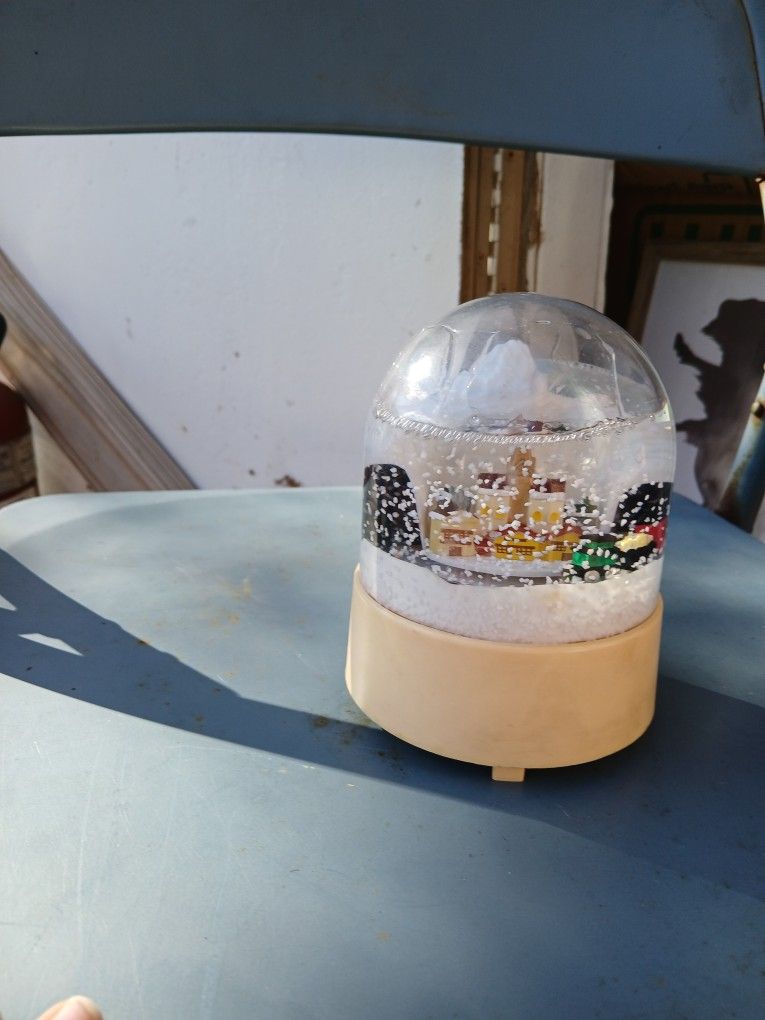 Vintage Snow Globe Works With Music