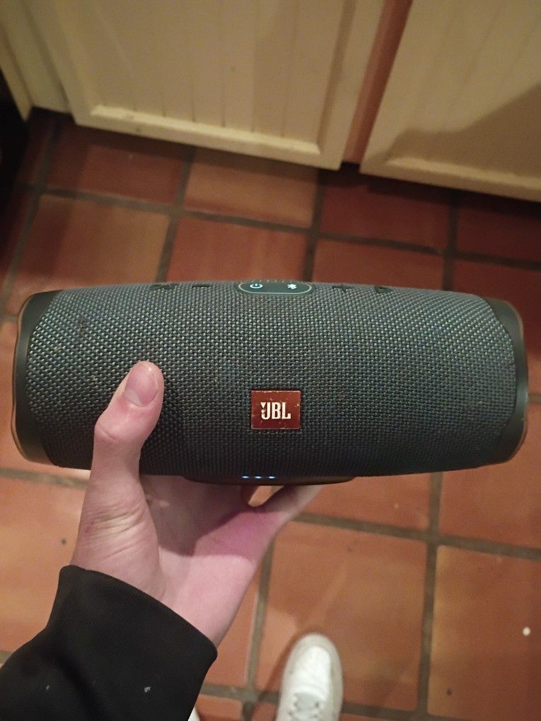 JBL Charge 4 Speaker | PICKUP ONLY!