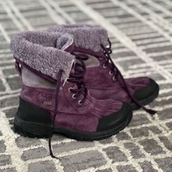 Kids Uggs  Like New Size 3 