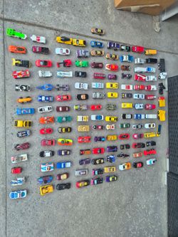 Large Lot of vintage Die-Cast Toy Cars, Hot Wheels, Matchbox, etc.