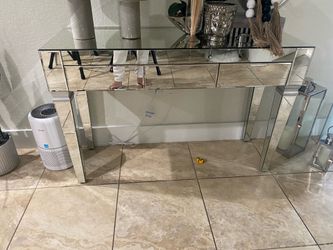 Mirrored console