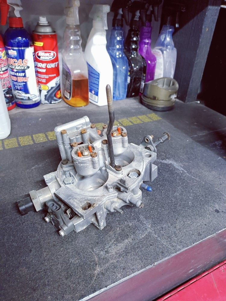 SBC TBI W/ Adapter Plate for Sale in Bonney Lake, WA OfferUp