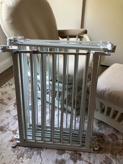 Regalo Metal baby gate in white