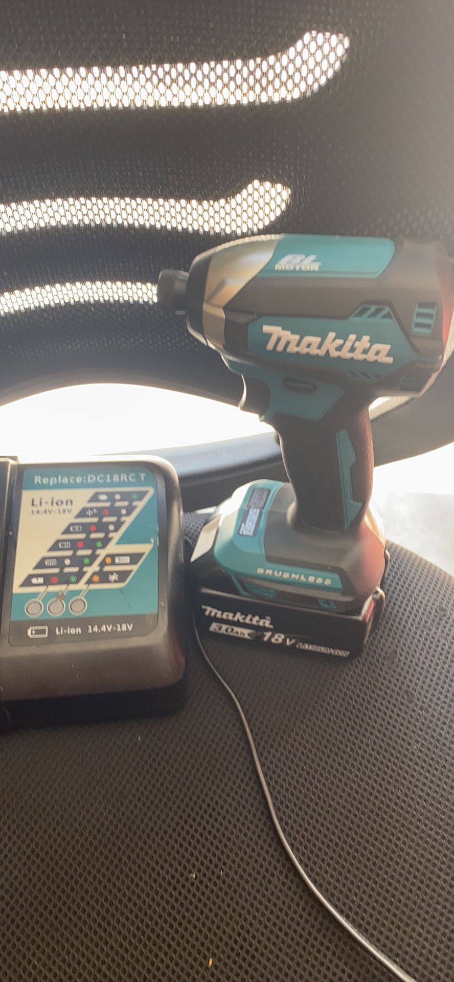 Makita XDT13 18V 1/4”BRUSHLESS no/0/3400/min Battery and Charger