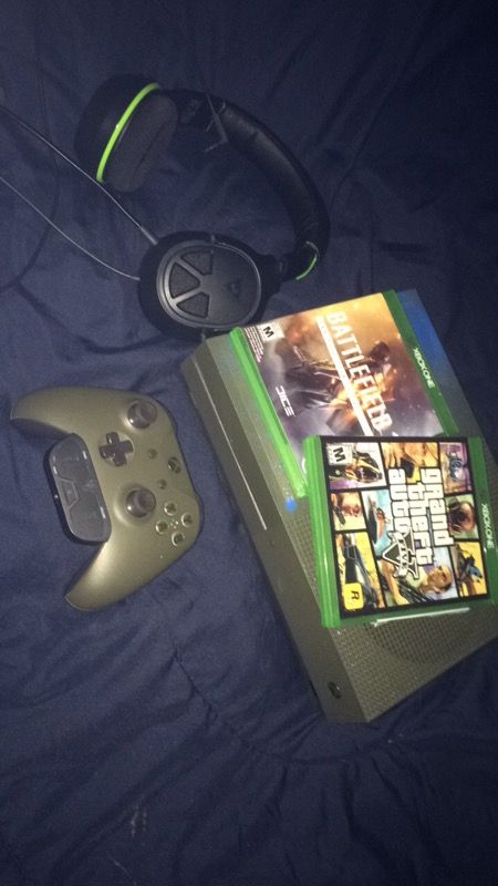 1Tb Xbox One w/ Headphones and Games