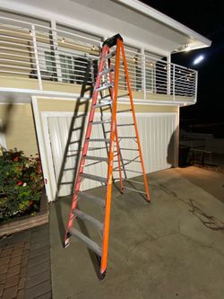 Werner fiberglass 12’ step ladder 300 lbs rated good condition no cracks $150 cash 2401 n Euclid ave Upland 91784