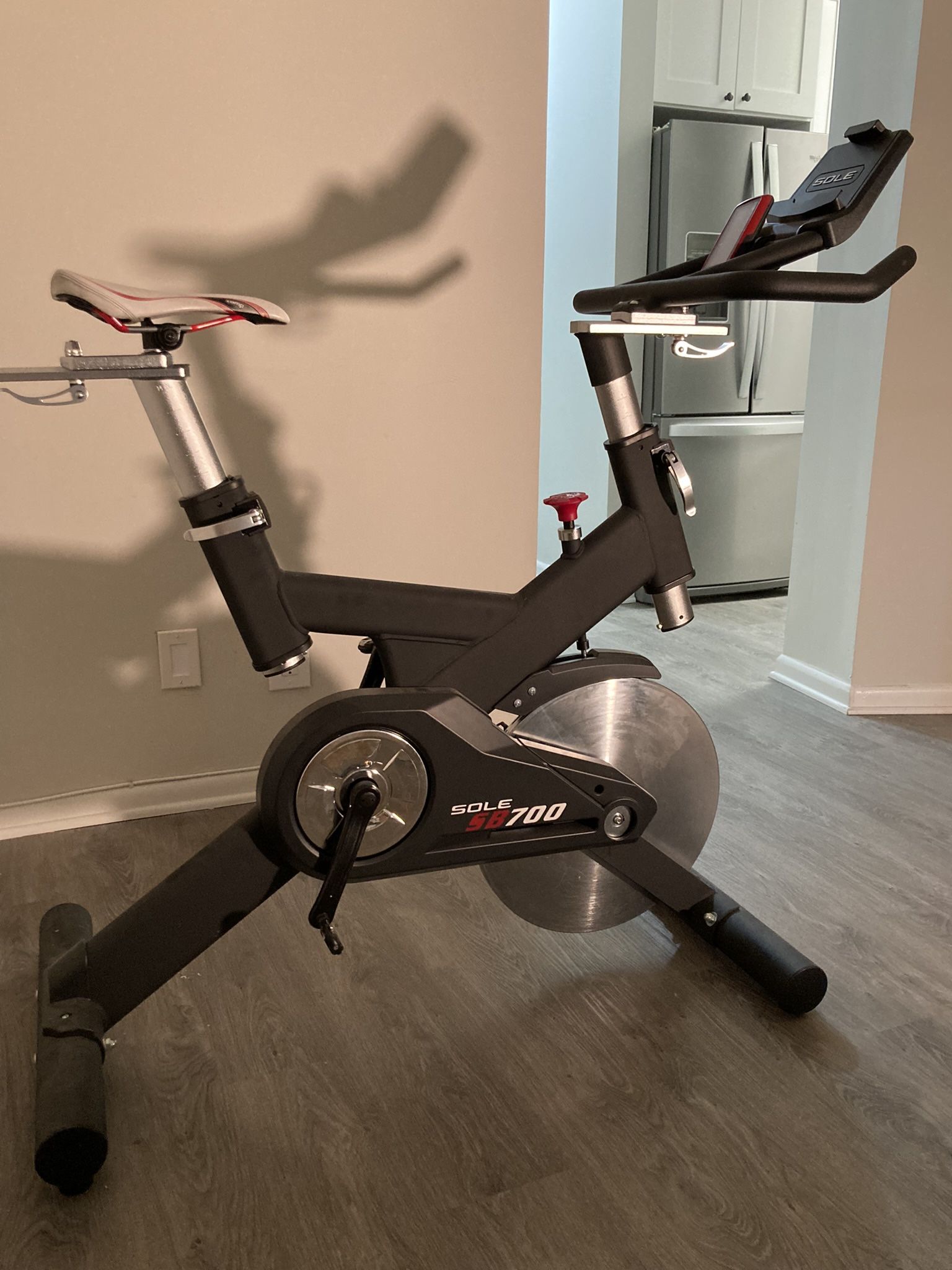 Stationary exercise bike