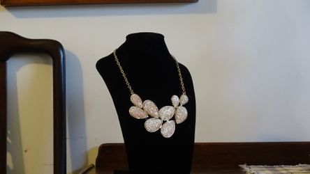 Beautiful gold toned and rhinestone necklace