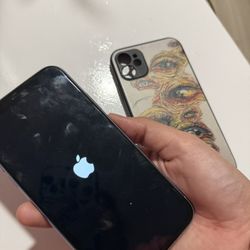 IPHONE 11 ! BROKEN BACK BUT FIXABLE. 