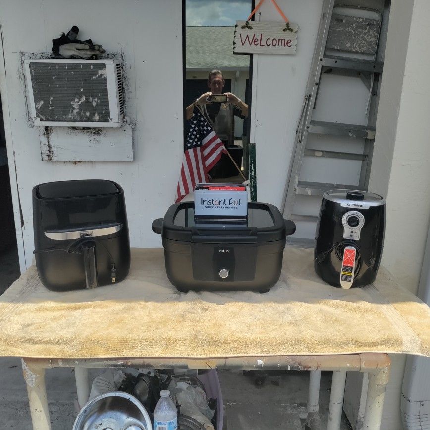 brand new and refurbished air fryers galore everything works perfect come with a warranty
