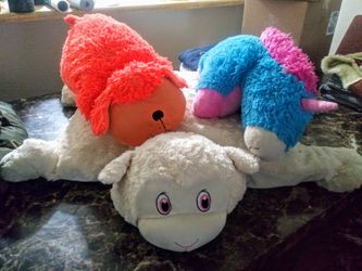 3 Pillow Pets!!! Just washed, no stains or rips. Perfect Condition!