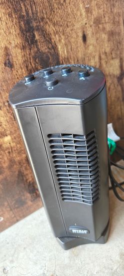12" Desktop black Seville Classics UltraSlimline Personal Tower Fan
