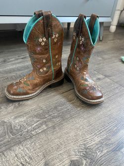 Size 9 Kids Leather cowboy boots.
